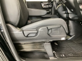 【前席】運転席にはシート高を調整できるハイトアジャスターが装備され、幅広いシートポジションの設定が可能になっております♪