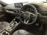 分かりやすく操作しやすい運転席まわりです☆