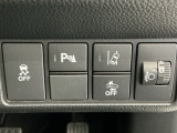 車がカーブの外側へ膨らんだり内側へ巻き込んだりする挙動を防止する横滑り防止装置、障害物センサー、万が一の時にあると心強いホンダセンシング機能-路外逸脱抑制機能・衝突軽減ブレーキ付きです!