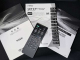 メンテナンスノート、取扱説明書です。 その車の整備記録が事細やかに記録されています。 車が生まれてから今までどのような道を歩んできたのか判るとても重要な物ですよ。