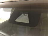 《Toyota Safety Sense P》ミリ波レーダーと単眼カメラを併用した「2種類の目」で、クルマや歩行者などを認識し、事故の回避や衝突被害軽減を支援します。