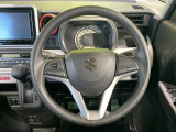 インテリアに合わせたデザインのステアリングは、運転される方のことも考え、運転しやすい形状、大きさです。是非一度、実際に触ってお確かめください。
