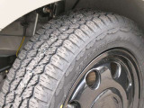 タイヤはYOKOHAMAタイヤ、ジオランダーA/T4を装着致しました!!不整地、ウェット路面、オンロード、あらゆる道に対して高性能な、スペーシアベースにピッタリのオールテレーンタイヤです!