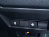 運転席右下のスイッチで各機能の切り替えや操作ができます。