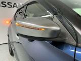 【ウィンカー付きドアミラー】ドアミラーは車幅の最も外側に位置するため、横や斜め後ろから接近する車両や歩行者にも方向指示が伝わりやすくなります。