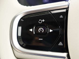 ハンドル左のスイッチはアダプティブクルーズコントロール用のスイッチ。渋滞時でも使える全車速対応なので、疲労低減に大変役立ちます