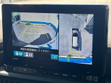【マルチビューカメラシステム】専用のカメラにより、上から見下ろしたような視点で360度クルマの周囲を確認することができます☆死角部分も確認しやすく、狭い場所での切り返しや駐車もスムーズに行えます。