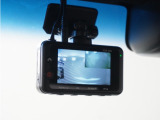 ◆ドライブレコーダー◆映像・音声などを記録する自動車用の装置です。 もしもの事故の際の記録はもちろん、旅行の際の思い出としてドライブの映像を楽しむことができます。