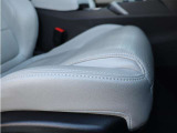 運転席シートメモリー機能を装備。お好みのドライビングポジションを簡単に呼び出せる、便利な快適装備です。