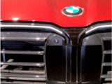 【キドニーグリル】BMWは約90年もの間、ほぼ全ての車両にひと目でBMWだと分かるこの特徴的なフロントグリルが備えられ、デザイン・アイコンとして親しまれてきました。