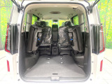 普段のお買い物や通勤、送迎等に十分な荷室スペースを確保しております。セカンドシートを倒すと、大きな荷物の積載も可能です♪