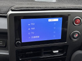 FM・AM・TV・交通情報が一覧で表示され、使いたい項目を画面から選びやすい構成です。必要な情報や音源を見つけやすく、普段のお出かけから遠方への移動まで便利に活用できます。
