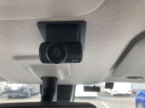ドライブレコーダー☆いくら安全運転をしていても、事故に巻き込まれることもあります。万が一のときに証拠として使えるドライブレコーダー純正オプションで4万円ほどかかるものが付いています!!