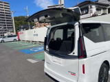 デュアルバックドアは便利でいいよね狭い空間でも荷物の取り出しも可能です☆