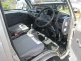 4WD/エアコン/5速MT/パワステ/作業灯/AM・FMラジオ/フロアゴムマット/ドアバイザー/