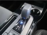 無段変速機(CVT)を搭載。有段変速機に存在する「変速ショック」が無いので、スムーズなアクセル操作が可能です♪