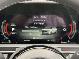 メーター内センターディスプレイには車の様々な設定や情報が表示されます。