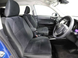 ゆったり室内で運転もしやすいです♪使い勝手の良い配置も考えられています!!