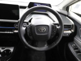各操作スイッチなどもハンドルから手を放すことなく操作可能で安全運転に支援いたします!