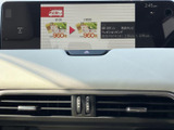 テレビ番組を画面で楽しめる装備を備えています。停車中の休憩時間にニュースや番組を視聴でき、車内で過ごすひとときにも活用できます。映像は停車中にお楽しみください。