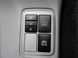 運転席・助手席は共にシートヒーター付なので、寒い日の朝の通勤も快適です♪
