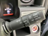 レバーには各機能の表示がまとめられ、運転席から内容を確認しやすい設計です。スイッチ類の表示が見やすく、走行中の操作を迷いにくい点も日常使いにうれしいポイントです。