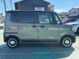 両側パワースライドドア付きで便利!小さなお子様も乗り降り楽々です♪スイッチは運転席にもありますよ!