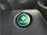 ◆ECONスイッチ(ECONモード)◆エンジンやエアコンといった、クルマ全体の動きを燃費優先で自動制御するECONモード。空調など快適性を優先したいときは、スイッチを押してOFFにできます。