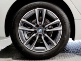 【バックモニター】&rdquo;R&rdquo;レンジにシフトチェンジして頂くとバックカメラとセンサーが起動し駐停車時の運転をサポートします。