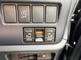 運転席操作部の写真です!席から操作しやすい位置に配置されており、快適な運転の強い味方となってくれます。ぜひ来場して、実際に触ってみてください♪