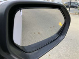 後側方エリアに存在する車両を検知するとドアミラーのインジケーターが点灯するBSM(ブラインドスポットモニター)!