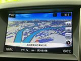 地図上に道路や周辺施設が表示され、目的地までの道筋を確認しやすい画面です。画面内の表示が見やすく、初めての場所へ向かう際にもルート確認をサポートします。