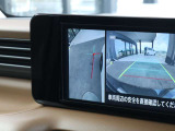 【サイドブラインドビューモニター】左前輪付近を拡大して道路端への幅寄せや狭い道での離合も安心して行えます。