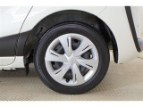 純正15インチスチールホイルでフルキャップです。タイヤサイズは185/60R15になります♪