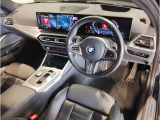 BMWの少し硬めの足回りは車の縦揺れを素早く整えるため、同乗者の方への車酔いにも効果が御座います。