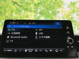 FMやAM、USB、Bluetooth Audioなど、複数の音源を画面から選択できます。お好みの音楽やラジオを楽しみたいときに使いやすく、スマートフォンとの連携にも対応した便利なオーディオ環境です。