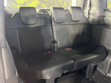 床下収納式のサードシートです。座席部分をコンパクトに収納でき、広大な荷室スペースとしてお使いいただけます!乗車人数や荷物の量など利用シーンに合わせて3列目を有効活用でき、とっても便利♪