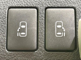 【両側パワースライドドア】スマートキーや運転席のスイッチで後席両側スライドドアの開閉が可能♪電動だから力を入れてドアを開ける必要が無く、小さなお子様でも簡単に開け閉めでき快適です♪
