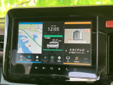 地図やテレビなどの情報をひと目で確認できる画面構成です。メニューも並んでおり、必要な項目を選びやすく、日常のお出かけを便利にサポートします。
