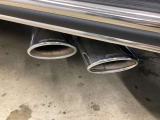 店でお車をご購入のお客様はオーナー様専用保険「メルセデス・ベンツ保険」にご加入頂けます。飛来物によるフロントガラス破損やパンクによるタイヤ交換の際に、修理費用の一部をお支払いしております。