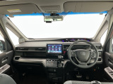 【前方視界】開放的な前方視界!運転がしやすく疲れにくいです♪窓が大きく、見通しがとっても良いおクルマですよ♪