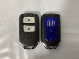 ハンドルにHondaセンシング系のクルーズコントロールやレーンキープアシストなどのスイッチと、オーディオの操作スイッチが装備されています。ハンドルから手を離さず安全に操作できます。