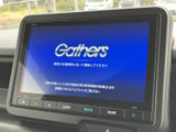 大きく見やすい画面を備え、ナビやオーディオの情報をまとめて確認できる使いやすい装備です。画面下には操作ボタンも並び、日々の移動を便利にサポートします。