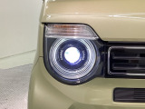 LEDヘッドライトです。蛍光灯のような明るさが特徴で広い範囲を明るく照らしてくれます。光量が大きいので暗い場所での視認性が上がります。また寿命が長く、消費電力も少ないので経済的です。