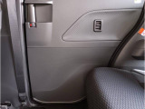 ドアは約90度に開くので荷物も積み込みやすく、乗り降りもしやすい♪ ロングドライブも快適に過ごせる工夫がいっぱいです♪♪