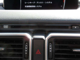 CD・DVD再生対応スロットを装備。対応ディスクの映像や音楽を楽しめるほか、すっきり収まるスマートなデザインも魅力です。