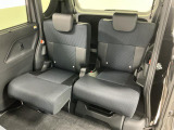 【スライドシート】後席にもスライド機構があることで、細やかに荷室スペースを確保!日常の様々なシーンに対応します♪