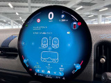 デジタルスピードメーター、航空機のコックピット操作箇所と同じ配色で目が疲れにくいように設計されてます。