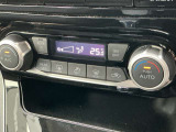 オートエアコンは、温度や風量を自動で調整してくれるため、運転に集中でき、疲労軽減にもつながります。また、車内の温度を一定に保つことで、結露やカビの発生を防ぐ効果もあります。