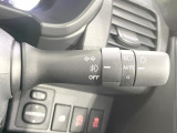 【オートライト】周りの明るさに応じて自動でヘッドライトの点灯・消灯ができる機能です!ライトの付け忘れ・消し忘れなどが無くなり、雨の日や夕方の走行も安心!トンネル通過時も便利ですね♪
